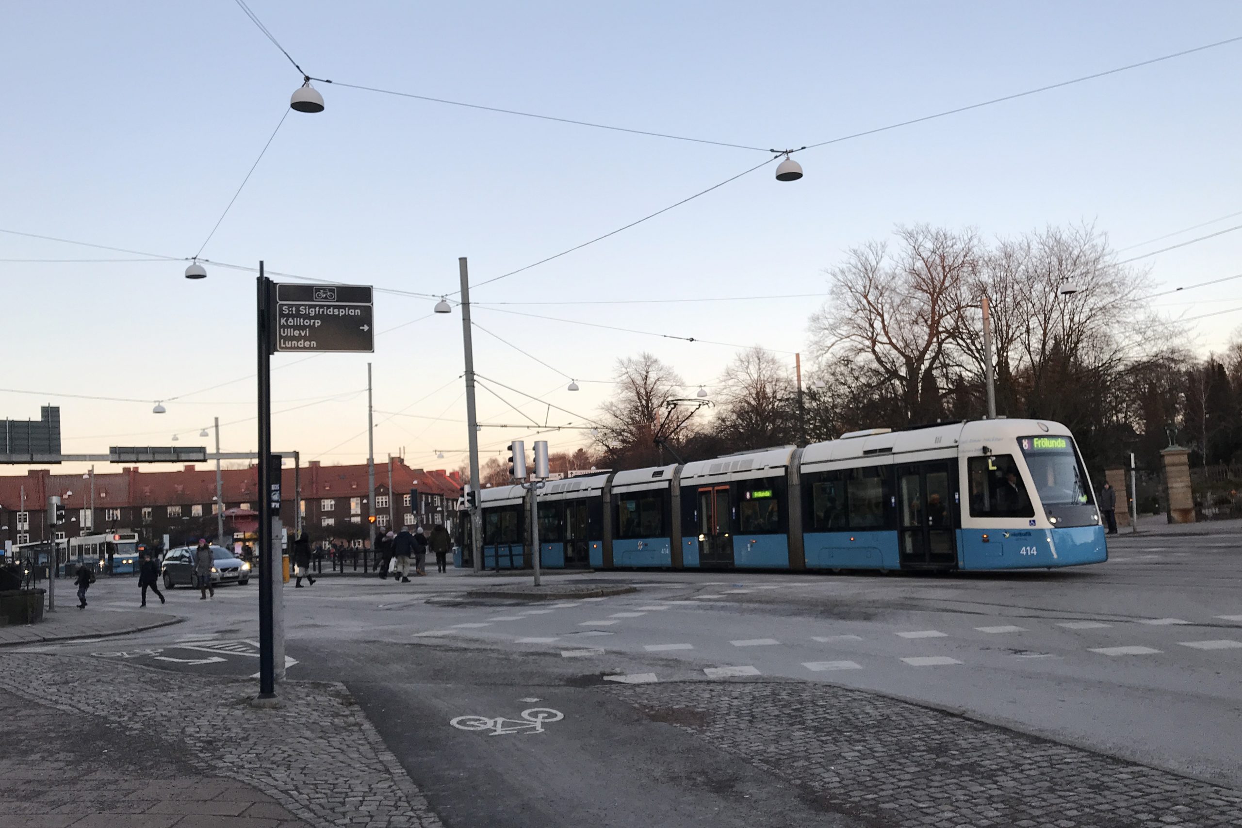 Trafik leds om vid Redbergsplatsen nattetid