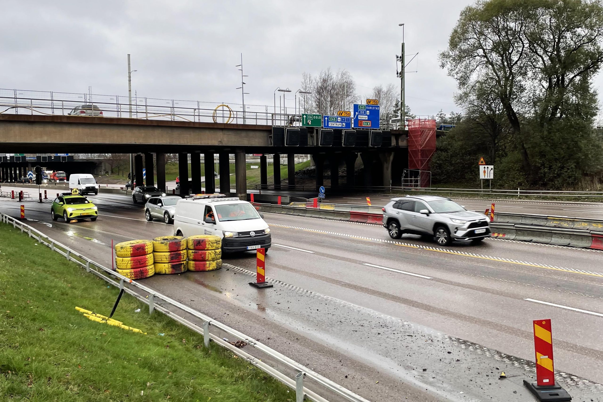 Körfält stängs på E6 vid Gullbergsmotet nattetid