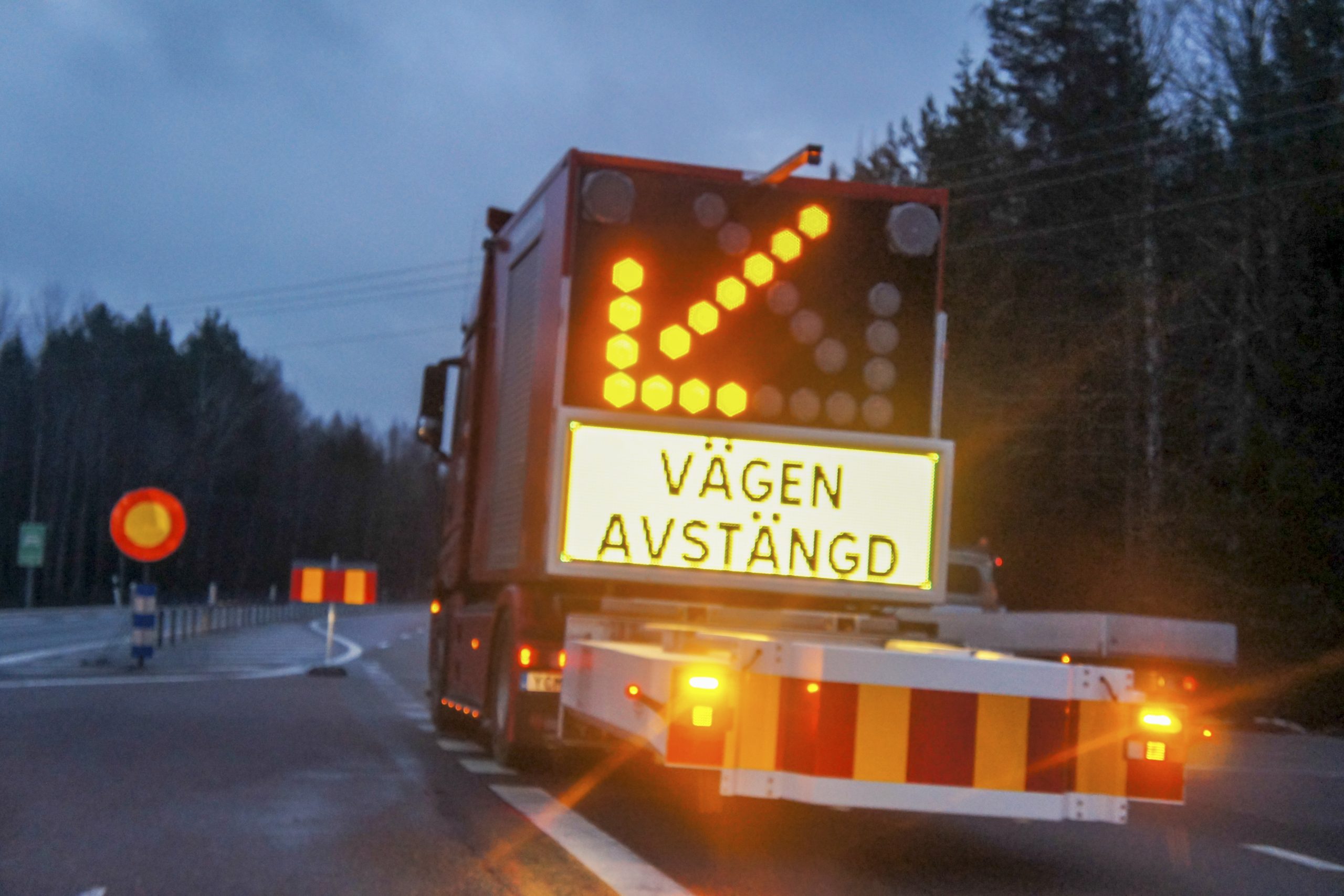 Trafiken leds om när delar av väg 656 stängs