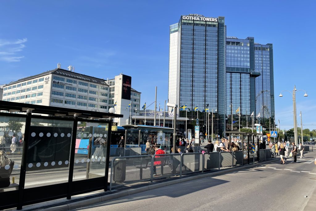 Korsvägen en solig dag i juni.