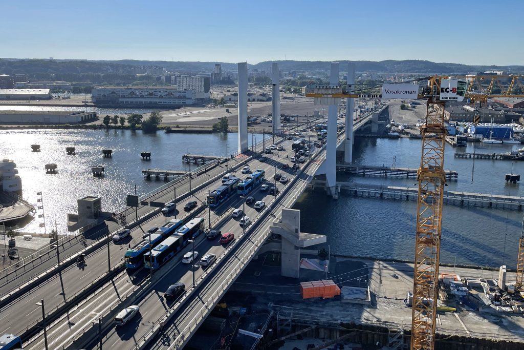 Mycket trafik på Hisingsbron