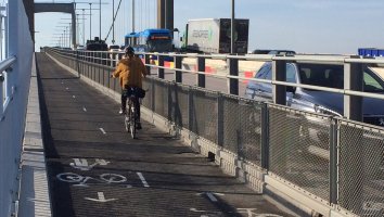 Gång- och cykeltrafiken över Älvsborgsbron byter sida